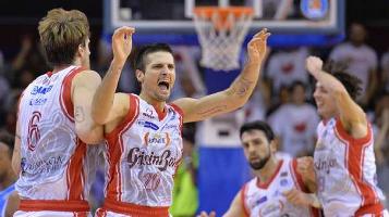 34034596_basket-gara-reggio-71-67-su-sassari-un-passo-dallo-scudetto-0