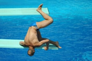 Pavlo Rozenberg inciampa durante il tuffo ai mondiali del 2009